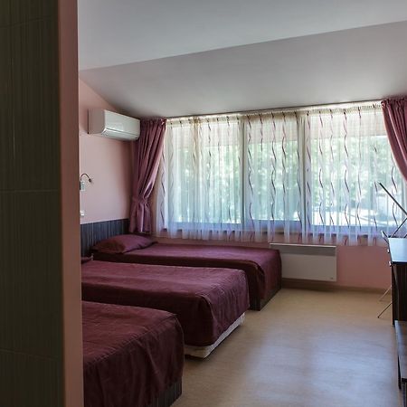 Family Hotel Kipra エクステリア 写真