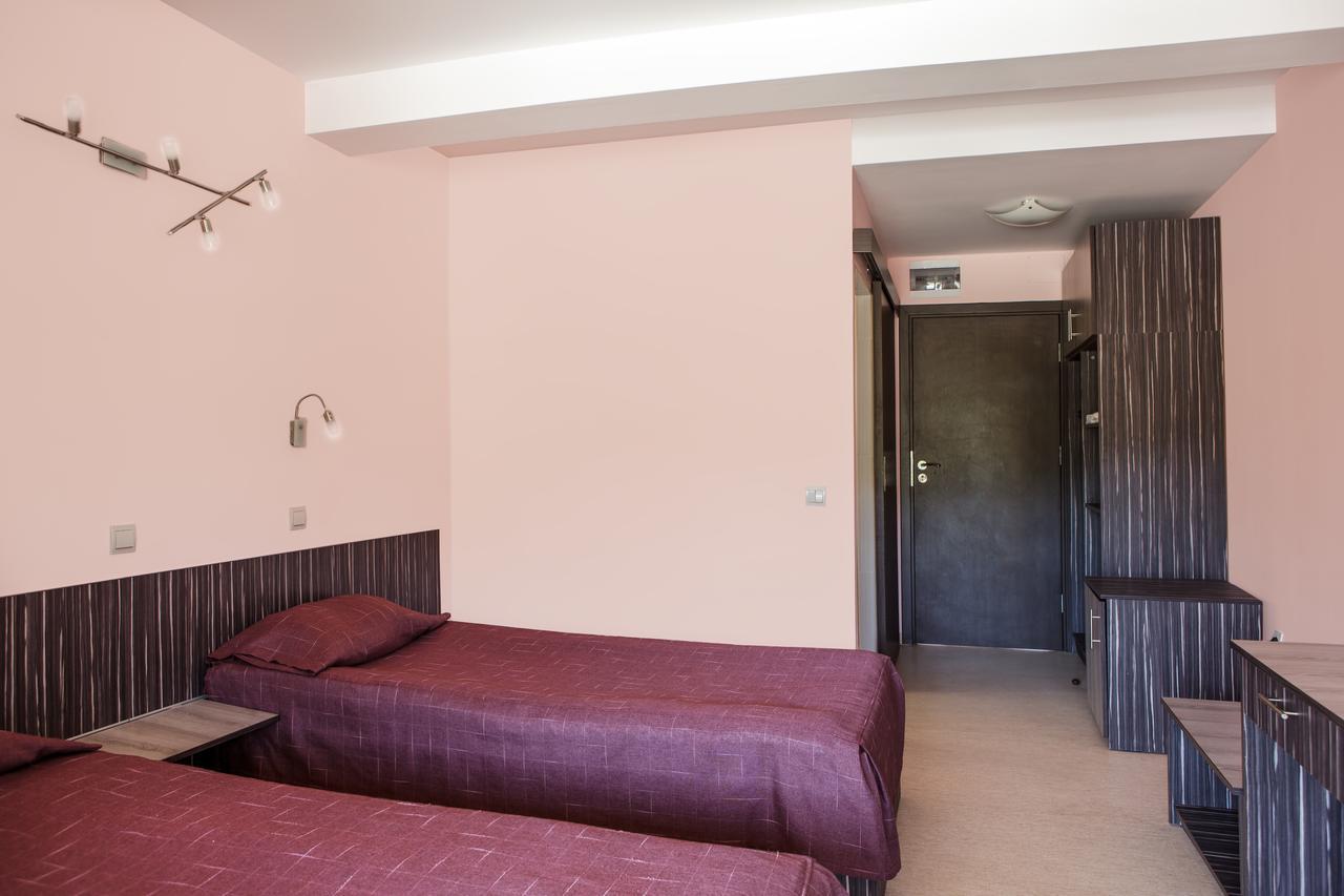 Family Hotel Kipra エクステリア 写真