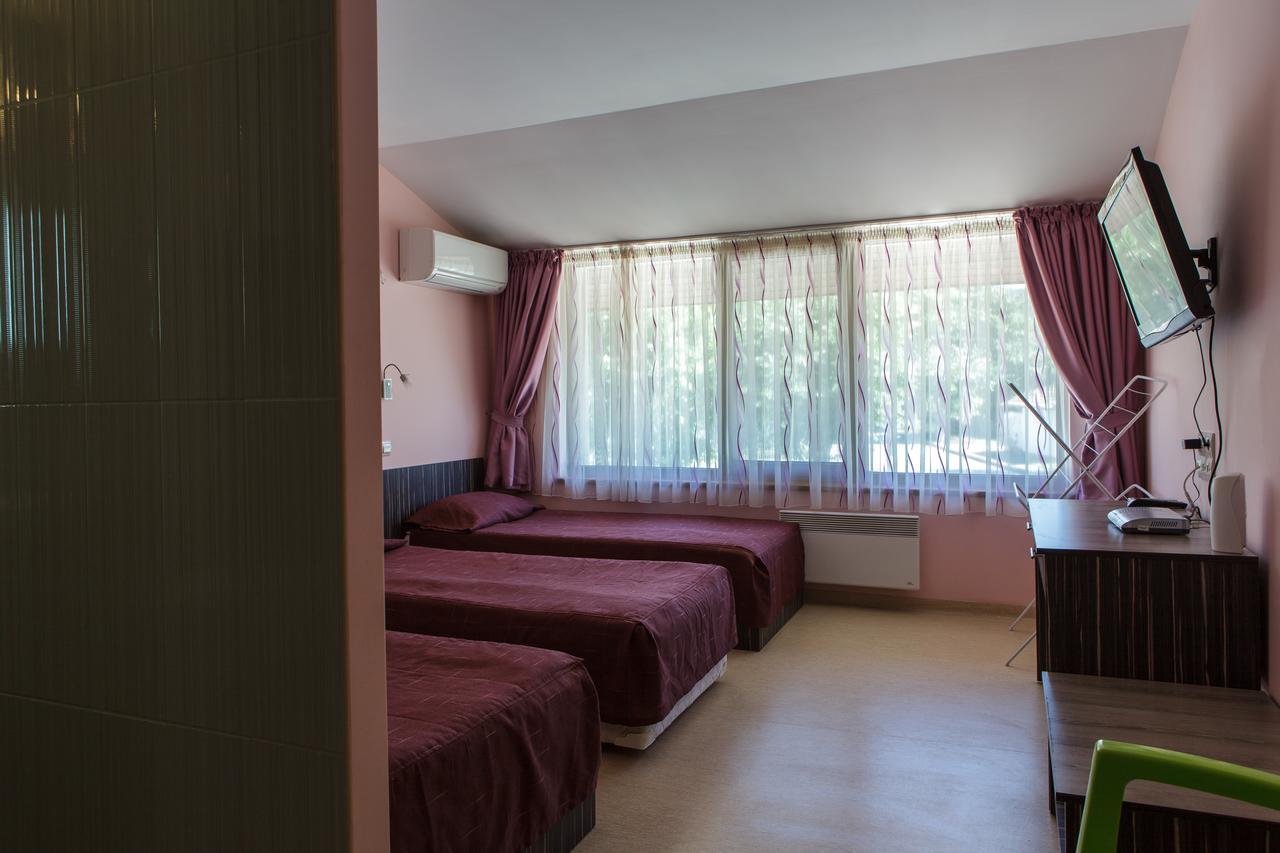 Family Hotel Kipra エクステリア 写真